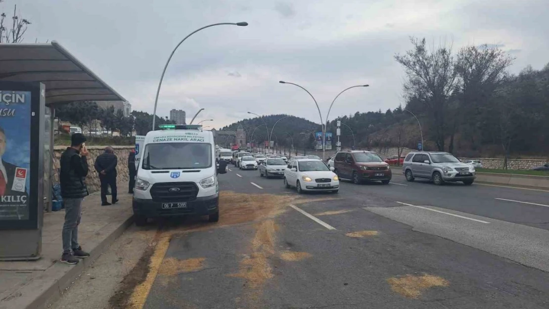 Minibüs belediye otobüse çarptı: 1 ölü, 1 yaralı