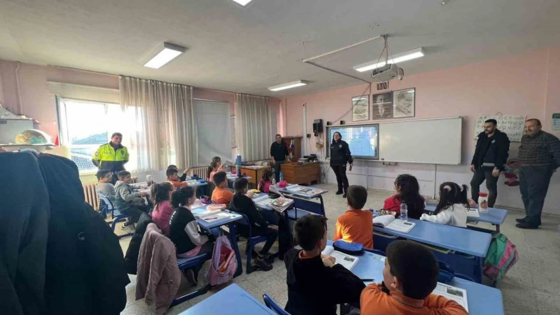 Minik öğrencilere polislik mesleği tanıtıldı