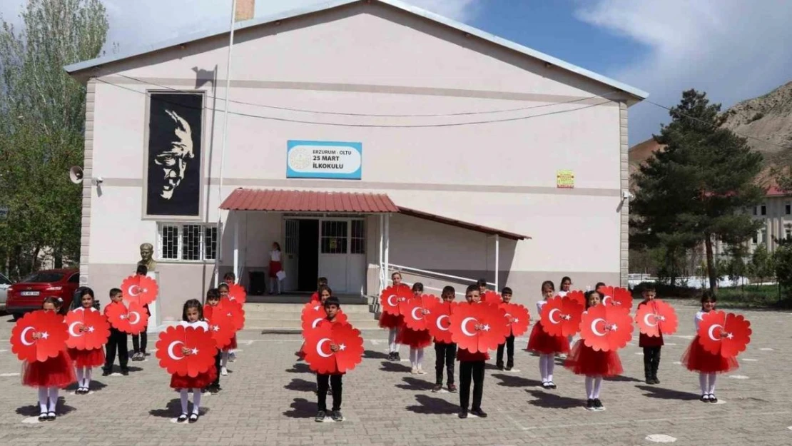 Minik öğrencilerin gösterisi beğeni topladı