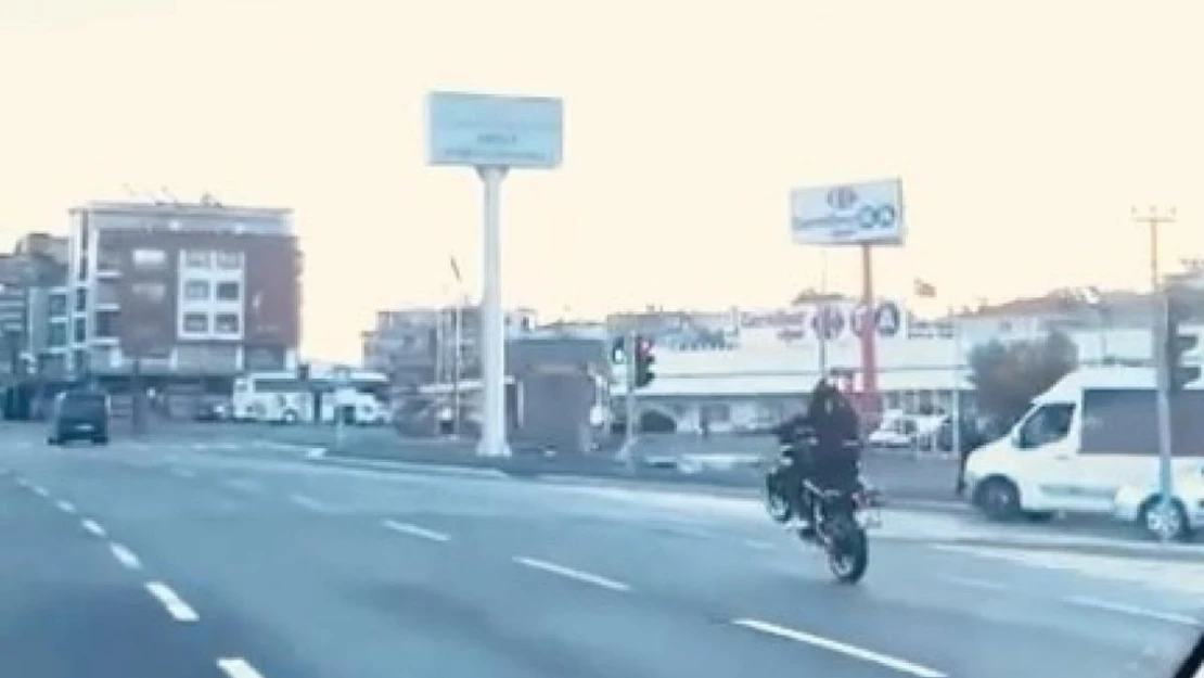 Motosiklet ile ölümle dans etti, polis ekiplerinden kaçamadı