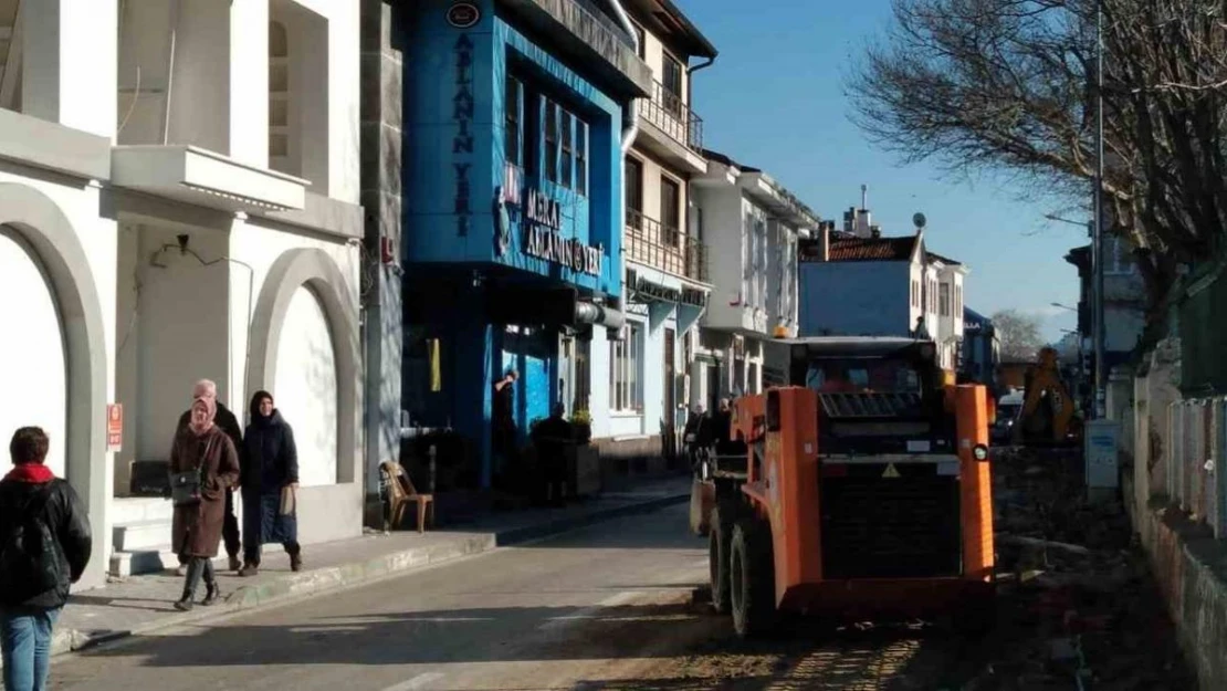 Mudanya'ya karlı havalara özel tretuvar