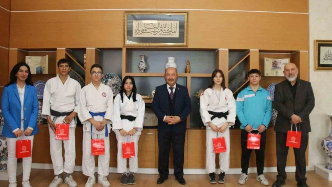 Müdür Başyiğit, paralimpik judo branşında Türkiye derecesi elde eden öğrencileri kabul etti