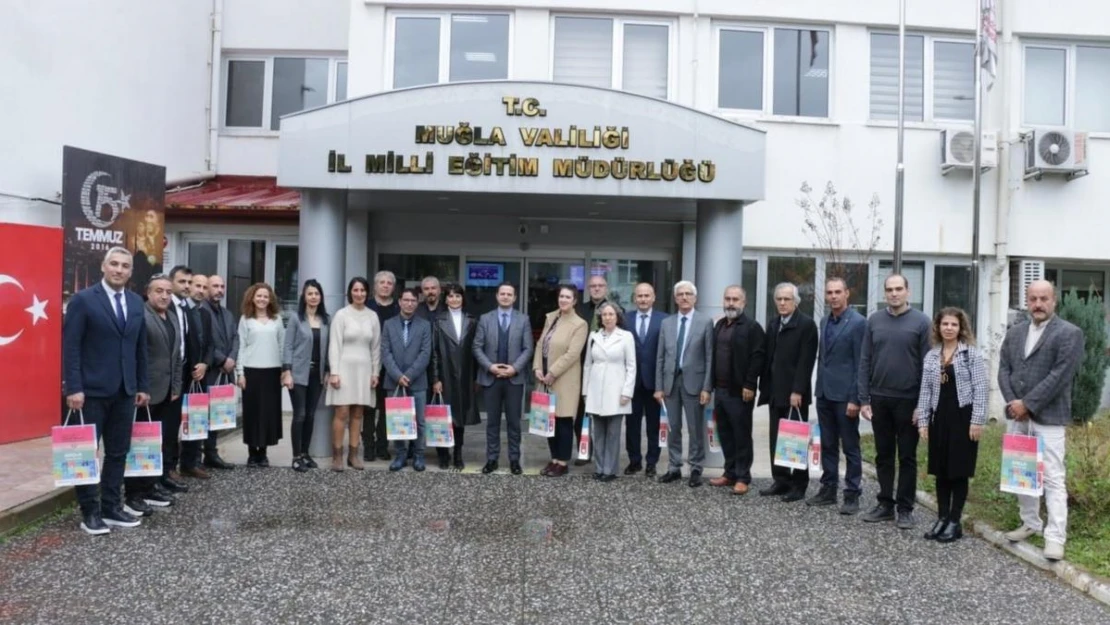 Muğla'da öğretmenler, lise öğrencilerine ders kitapları ve öğretim materyalleri hazırlıyor