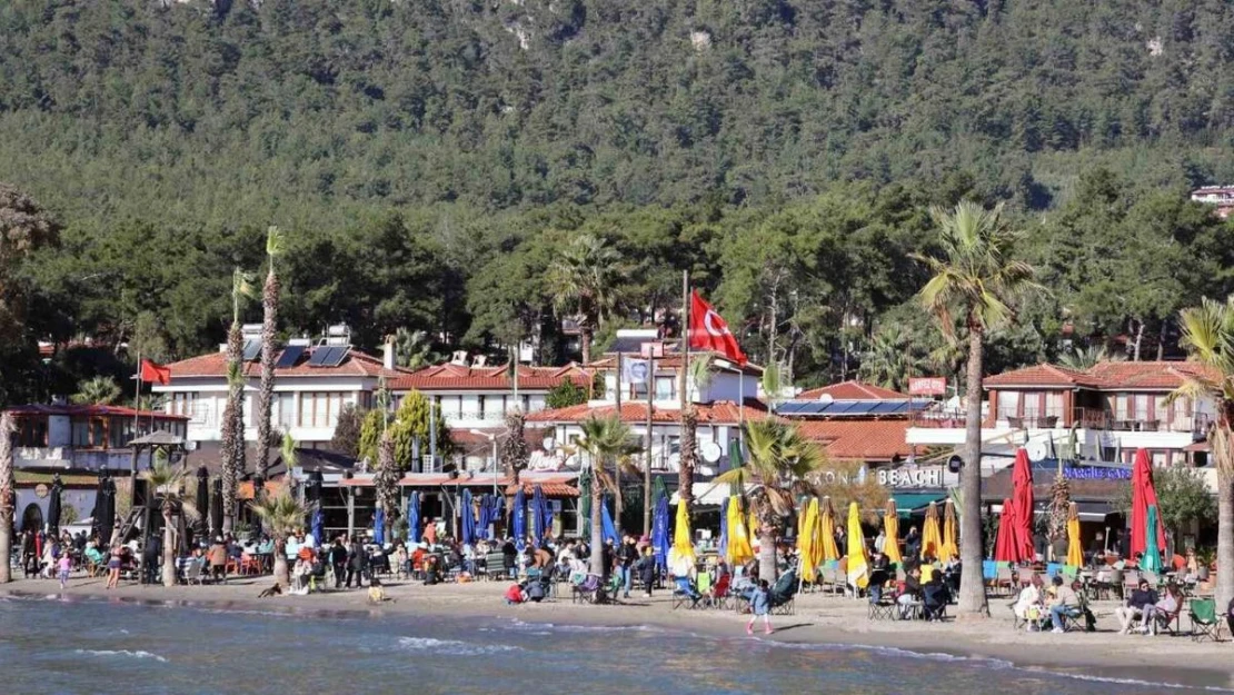 Muğla'da sahiller yazdan kalma günleri yaşıyor