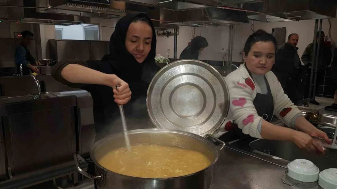 Mültecilere yurt dışında çalışma imkanı sağlayacak 'Aşçılık Kursu' tamamlandı