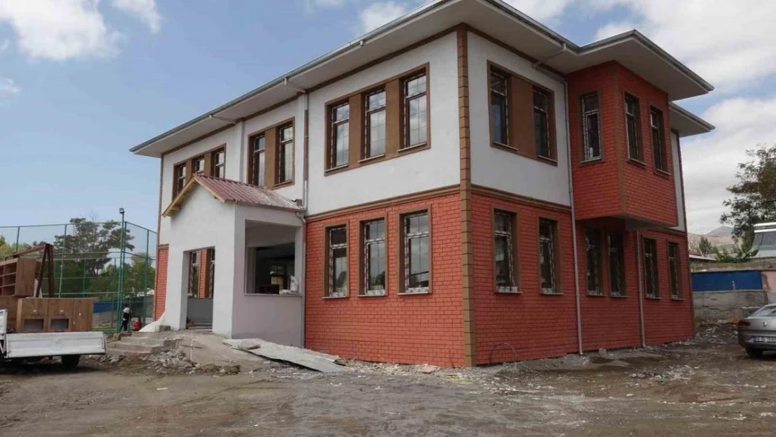 Muradiye'de bebek ve çocuk kütüphanesi açılış için gün sayıyor