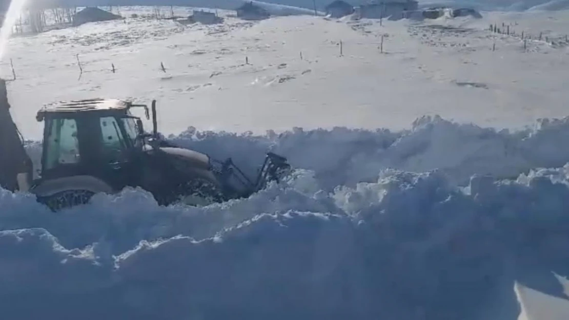 Muradiye'de kapanan yollar ulaşıma açıldı