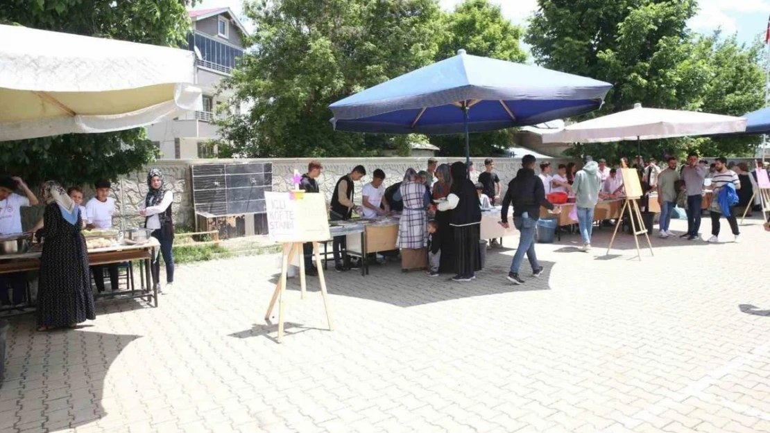 Muş'ta deprem bölgesindeki okul için etkinlik