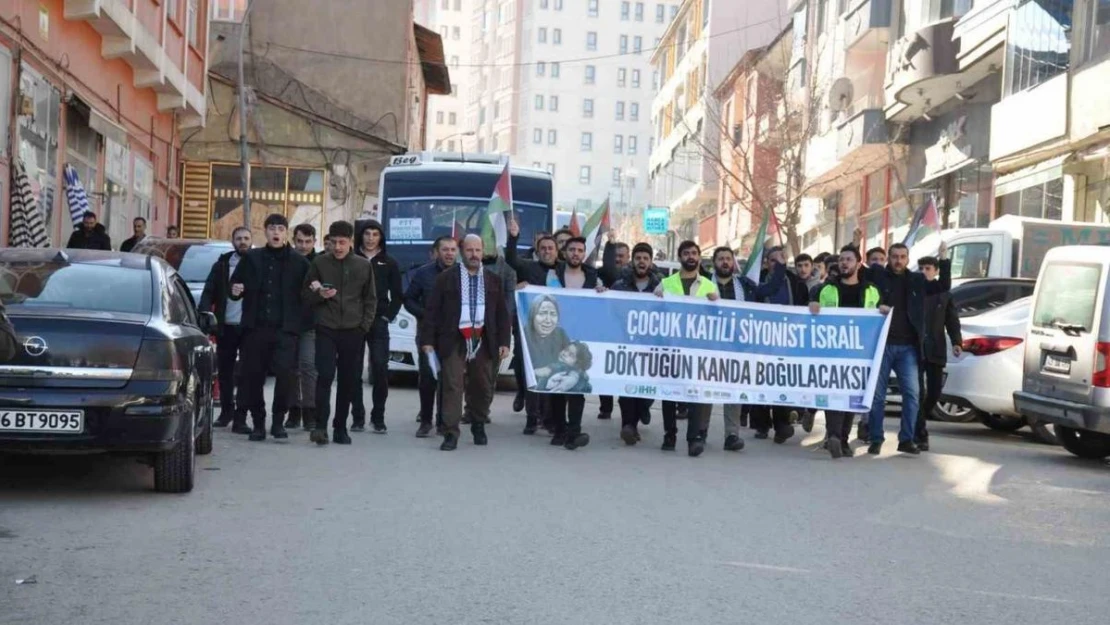 Muş'ta düzenlenen yürüyüşte İsrail protesto edildi