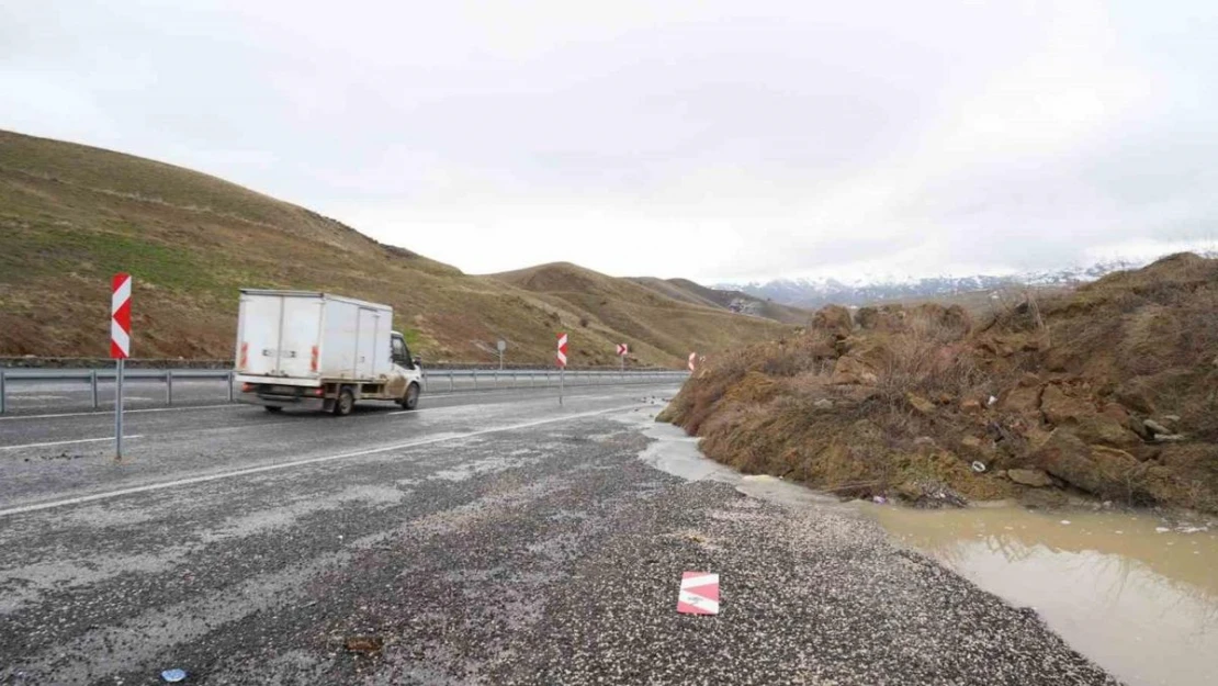 Muş'ta heyelan meydana gelen alanda inceleme başlatıldı