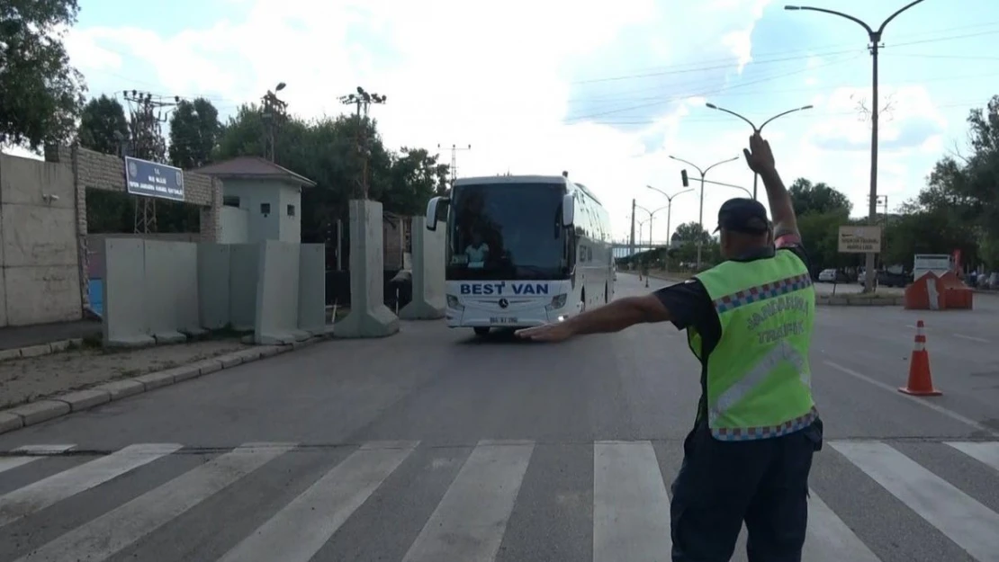 Muş'ta jandarma ekiplerinden bayram denetimi