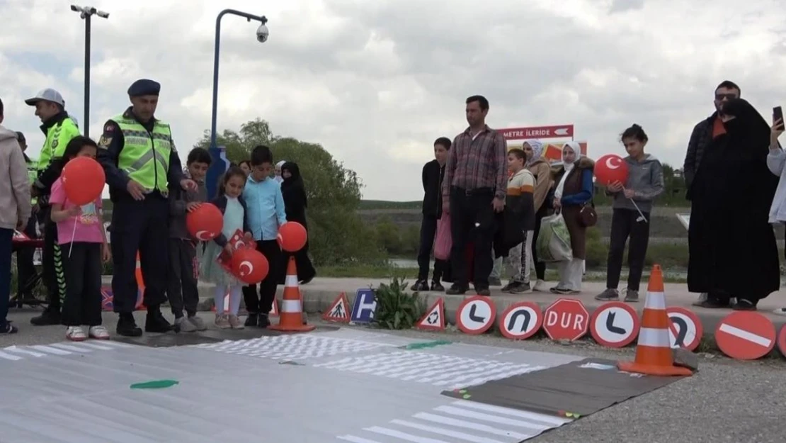 Muş'ta Karayolu Trafik Haftası etkinliği düzenlendi