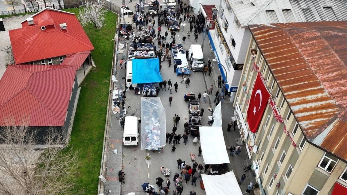 Muş'ta kurulan bayram pazarında son gün yoğunluğu yaşandı