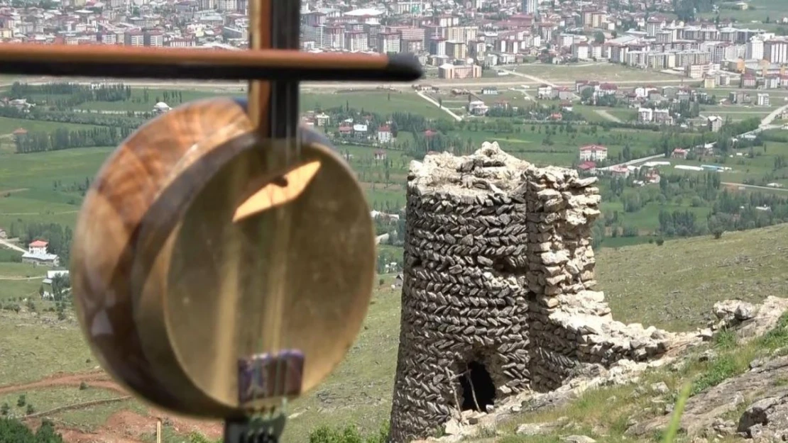 Muş'ta lise öğrencileri türkülerle şehrin tarihini tanıtıyor