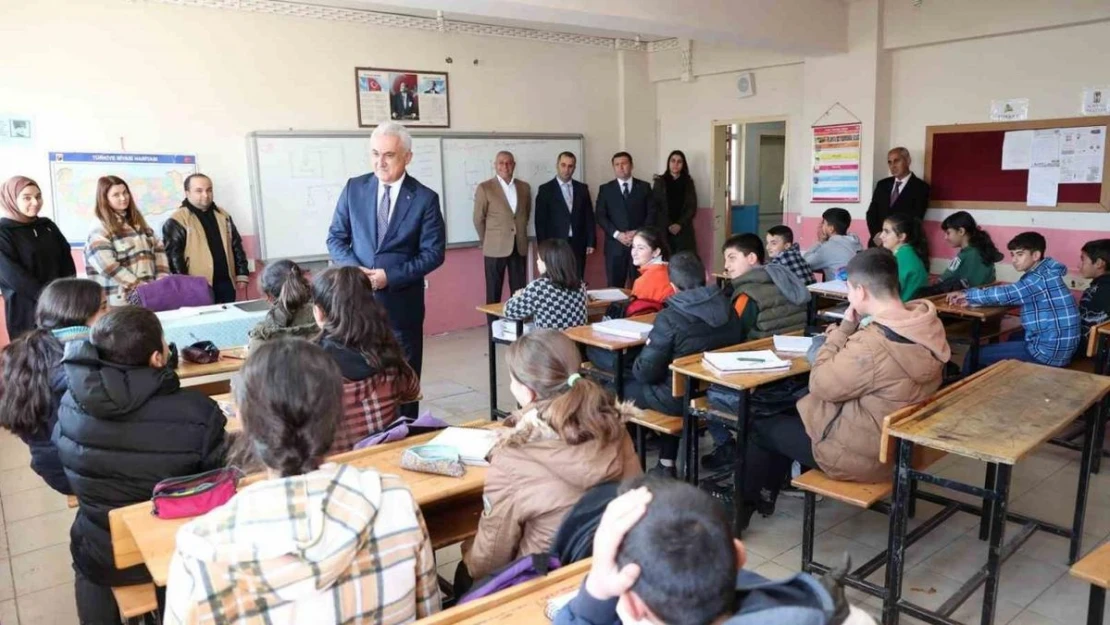 Muş Valisi Çakır, Bulanık'ta incelemelerde bulundu