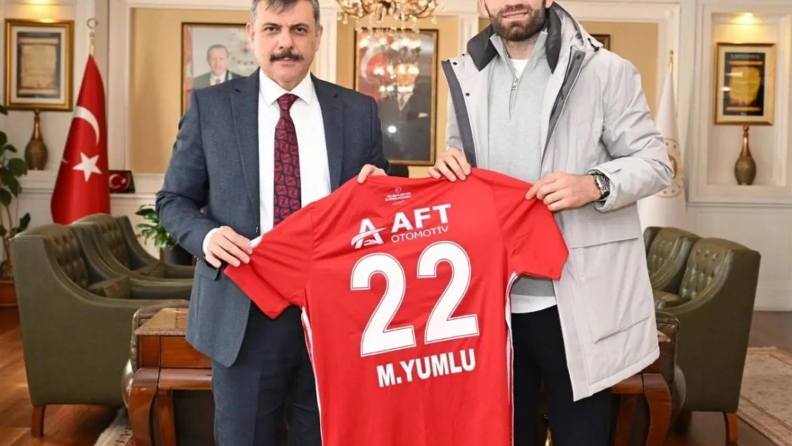 Mustafa Yumlu'dan Vali Çiftçi'ye forma