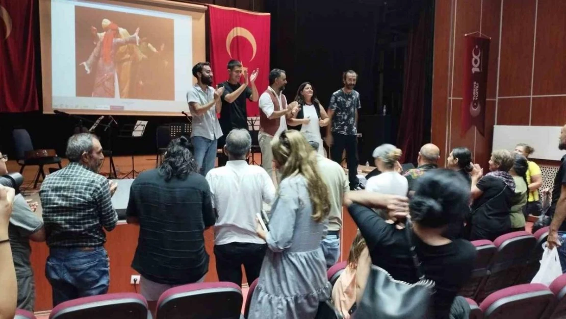 Müzisyen Umut Gündüz eşiyle birlikte Varto'da üç dilli konserini verdi