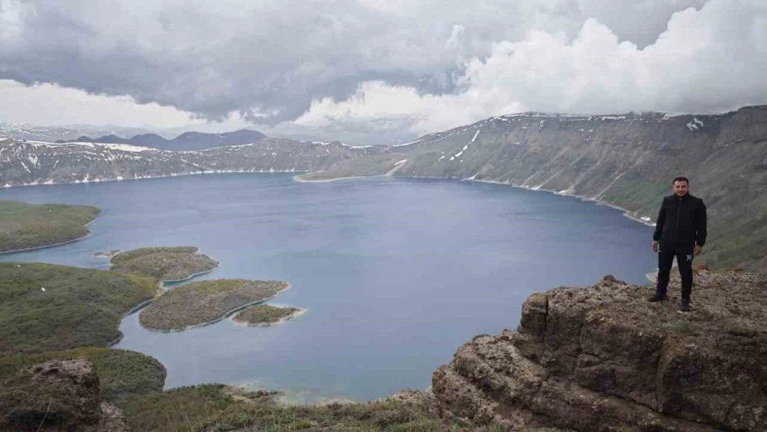 Nemrut Krater Gölü'nde bulut geçişi görsel şölen oluşturdu