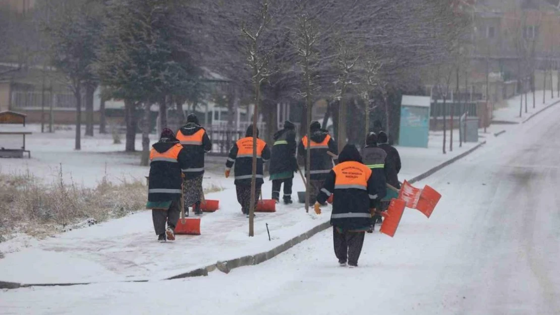 Nevşehir'de kar ile mücadele başladı