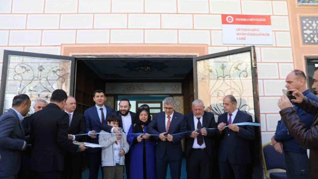 Niğde'de hayırsever tarafından yaptırılan cami ibadete açıldı