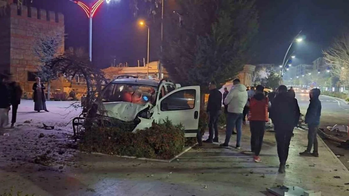 Niğde'de kaza yapan sürücü aracı bırakıp kaçtı