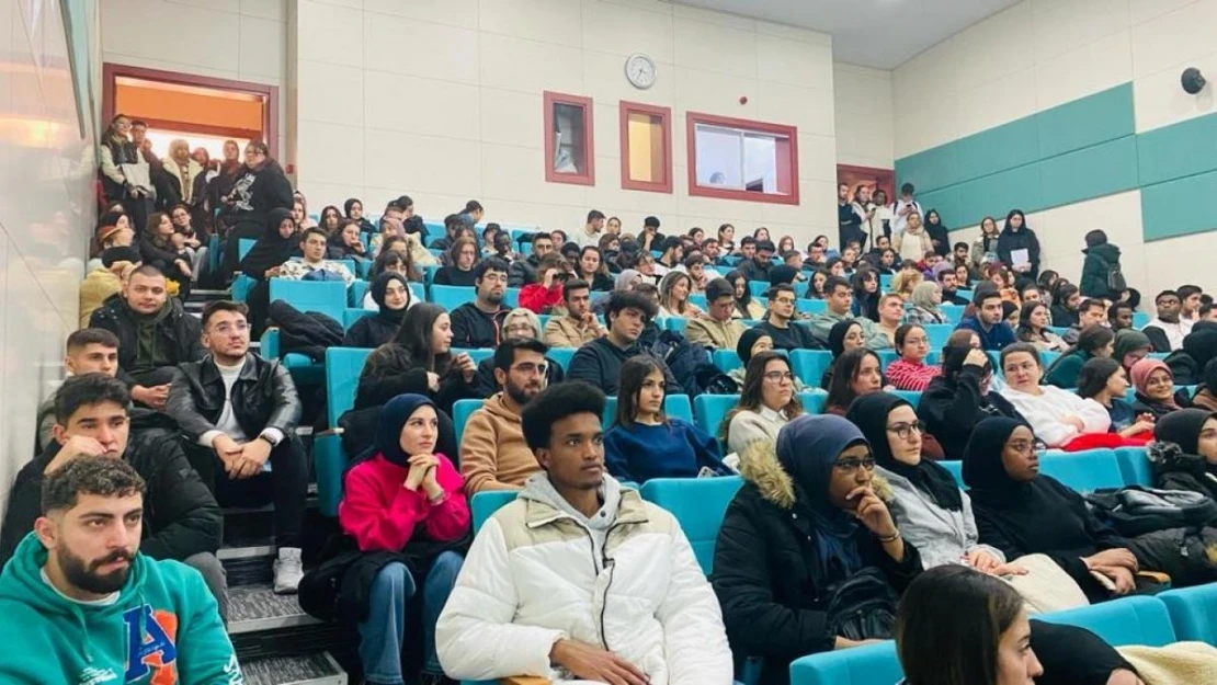 Niğde'de öğrenciler için Erasmus+ Değişim Programı bilgilendirmesi