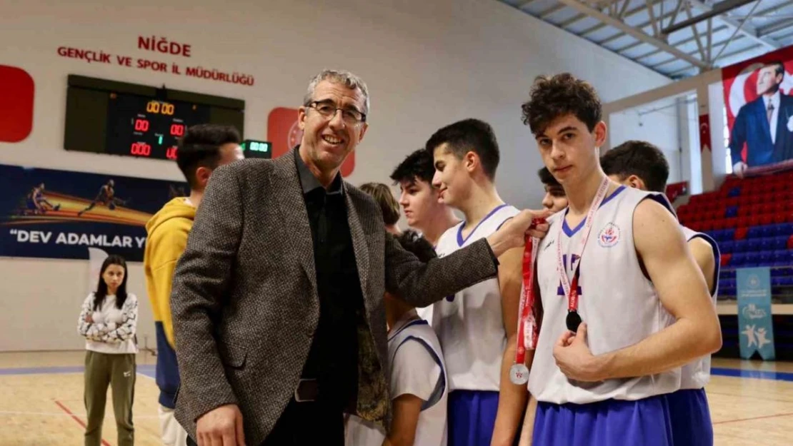 Niğde'de Okul Sporları Basketbol Müsabakaları tamamlandı