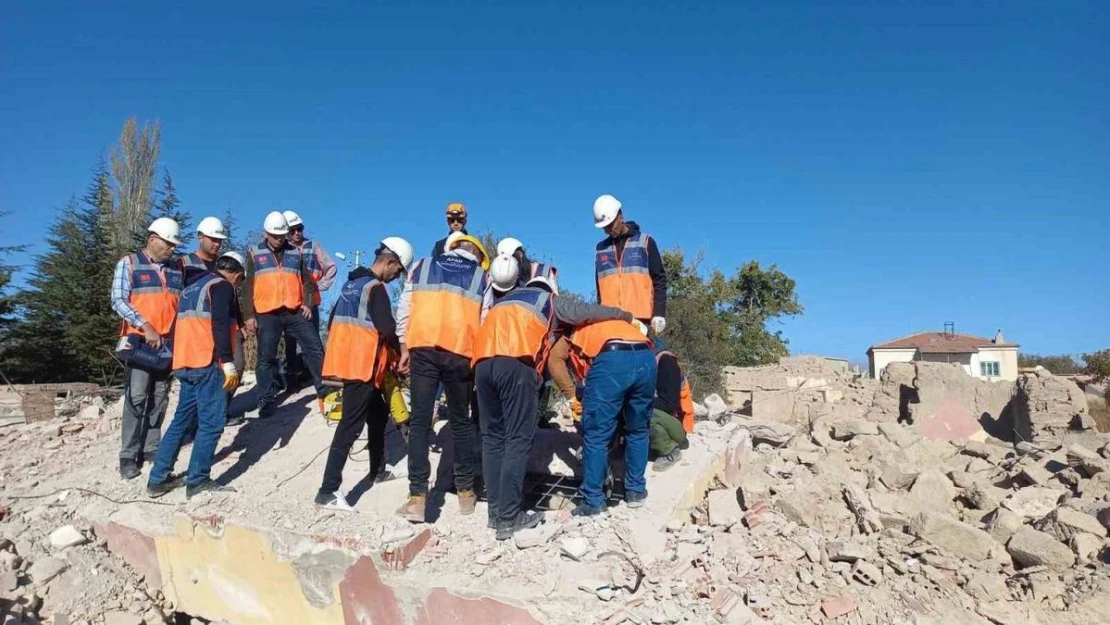 Niğde'de üniversite koruma ve güvenlik görevlilerine 'AFAD Gönüllüsü' eğitimi verildi