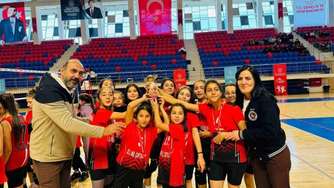 Niğde'de voleybol şampiyonları belli oldu