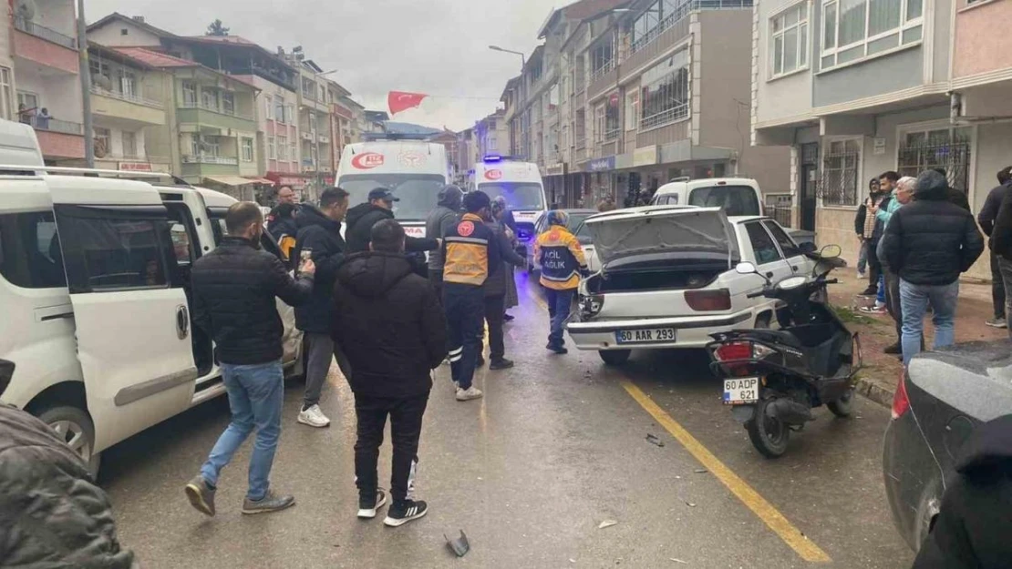 Niksar'da 5 araçlı zincirleme kaza