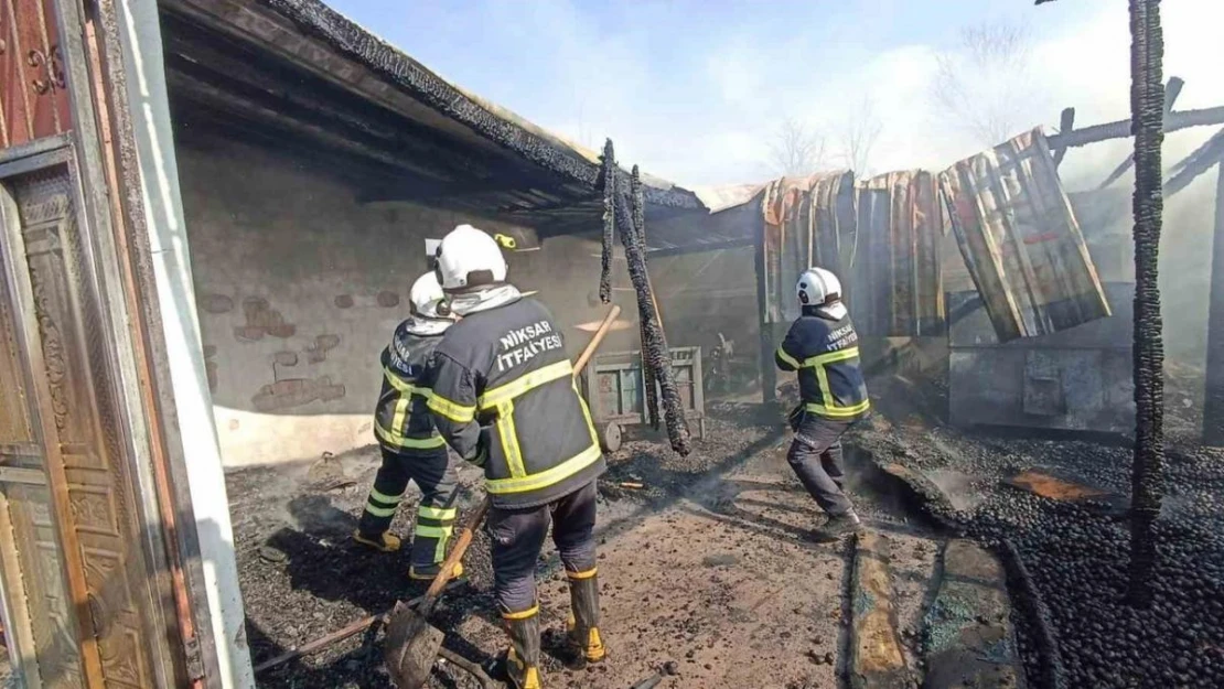 Niksar'da garaj yangını