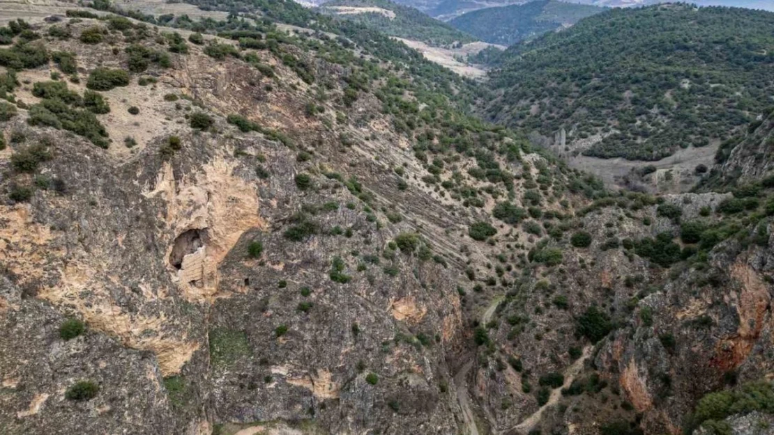 Nuh tufanında sığınak olarak kullanıldığı iddia edilen mağara keşfedilmeyi bekliyor