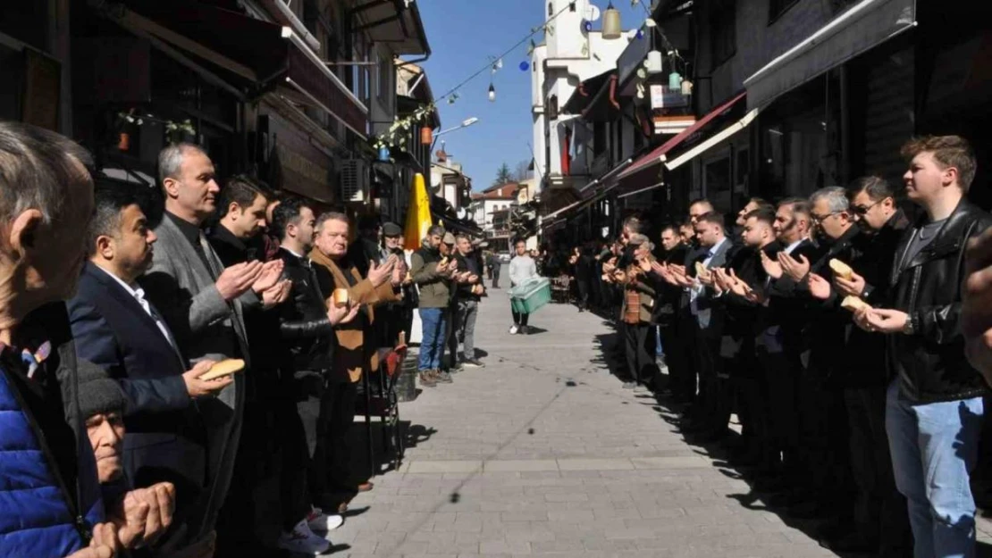 O ilçede her cuma dua vaktinde hayat duruyor