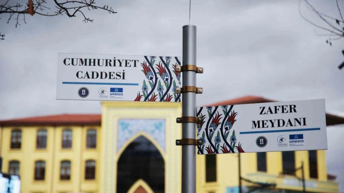 Ödüllü tasarımlar Kütahya'nın cadde ve sokaklarında yerini aldı