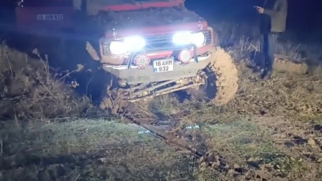 Off-road yaparken lastiği koptu, farkında olmadan kilometrelerce yol gitti