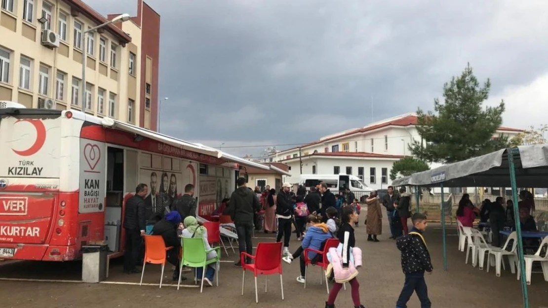 Öğrenci velileri bir günde 142 ünite kan bağışıyla rekor kırdı