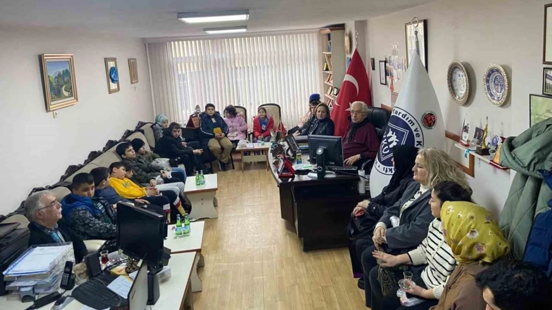 Öğrencilerden Sosyal Yardım ve Kültür Vakfına teşekkür ziyareti