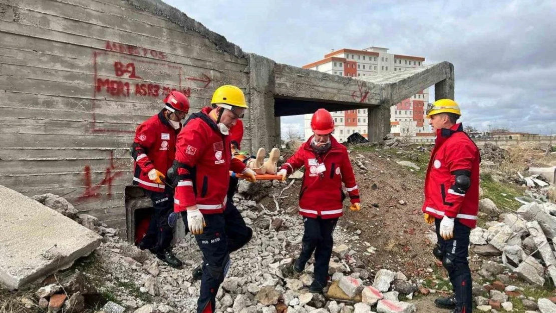 Öğretmen arama kurtarma gönüllüleri eğitimleri tamamladı