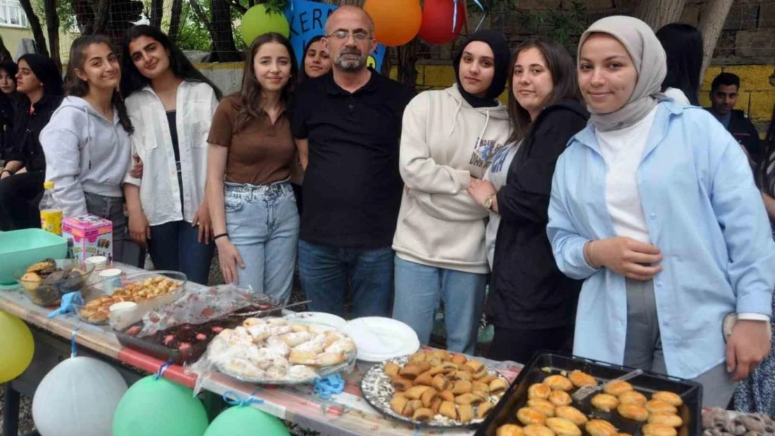 Öğretmen ve öğrencilerden bahar şenliği