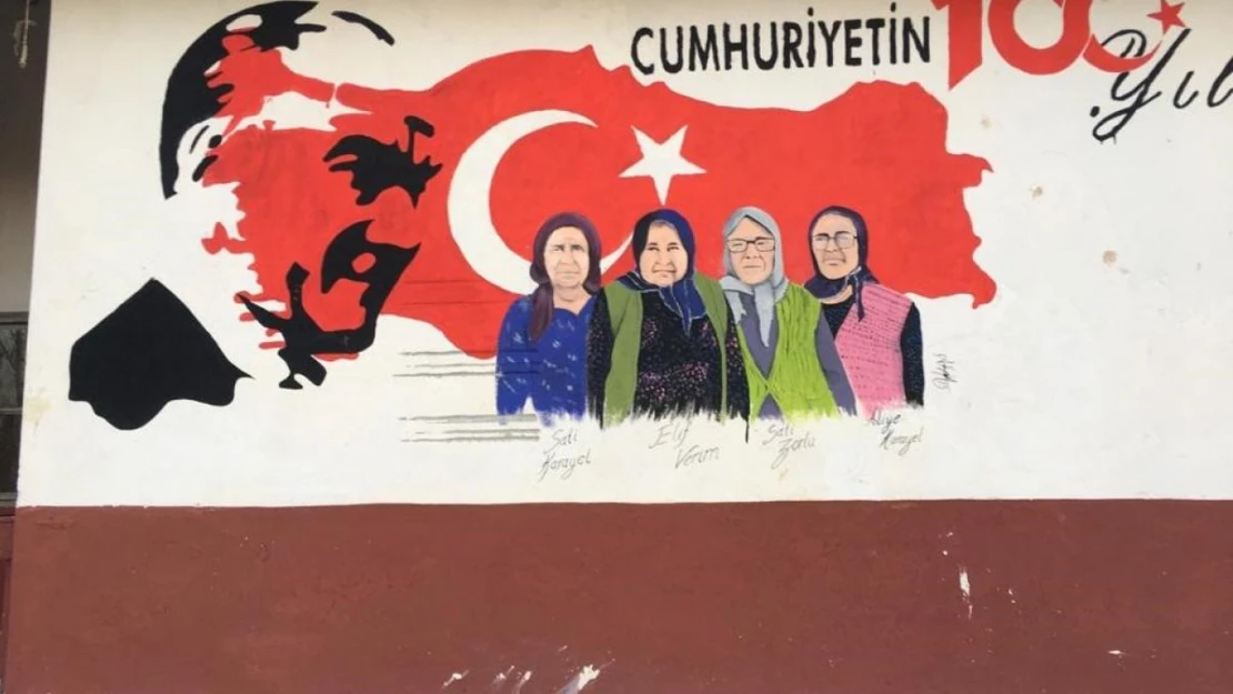 Okudukları şiirle köylerinin simgesi oldular, Atatürk'ü anmayı unutmadılar