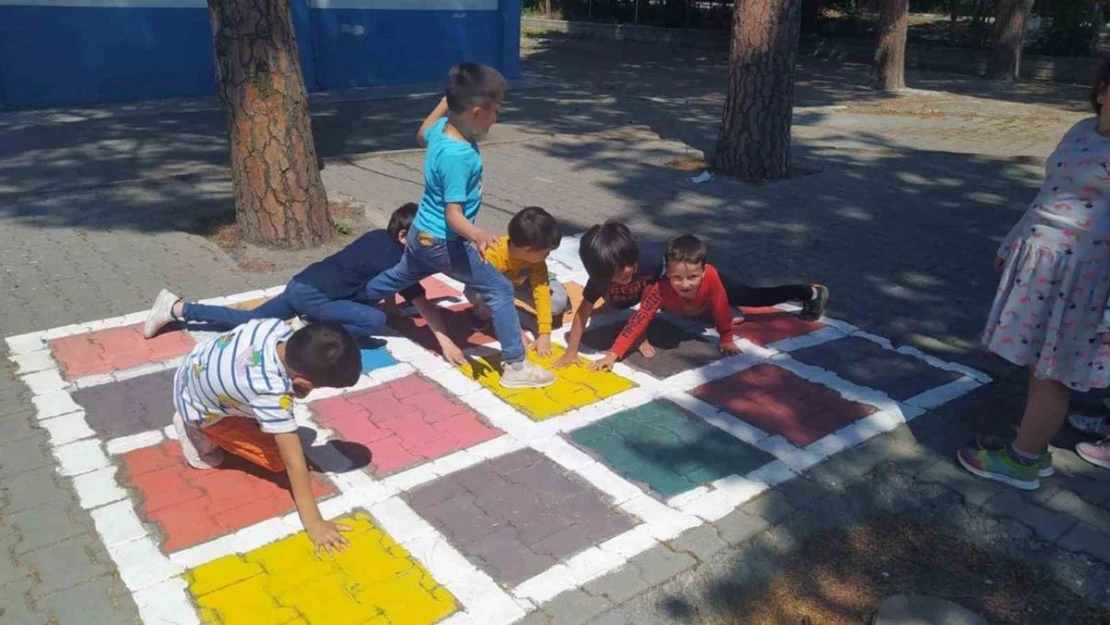 Okul bahçeleri oyun alanlarına dönüşüyor