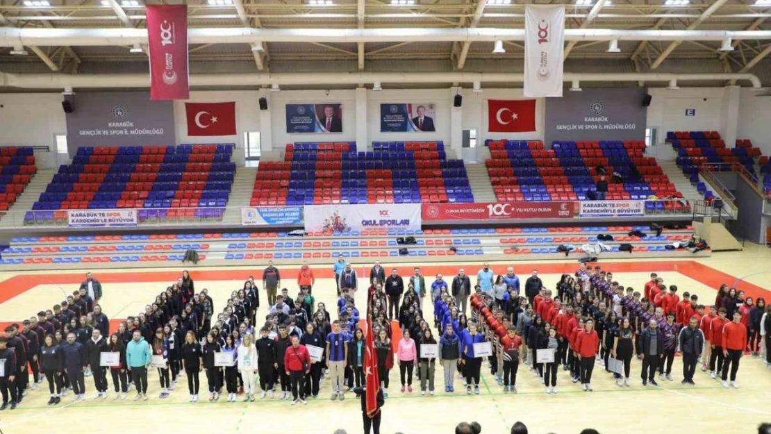 Okul Sporları Gençler Voleybol Grup Müsabakaları açılış seremonisi Karabük'te yapıldı