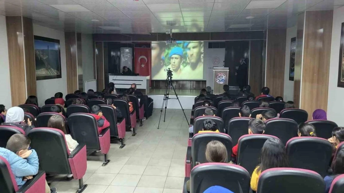 Okullarda şehitler anıldı