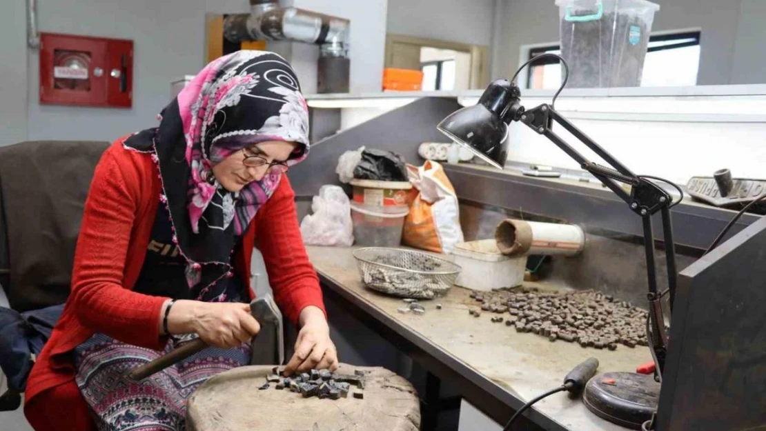 Oltu Taşı artık kadınlar tarafından nakış nakış işleniyor