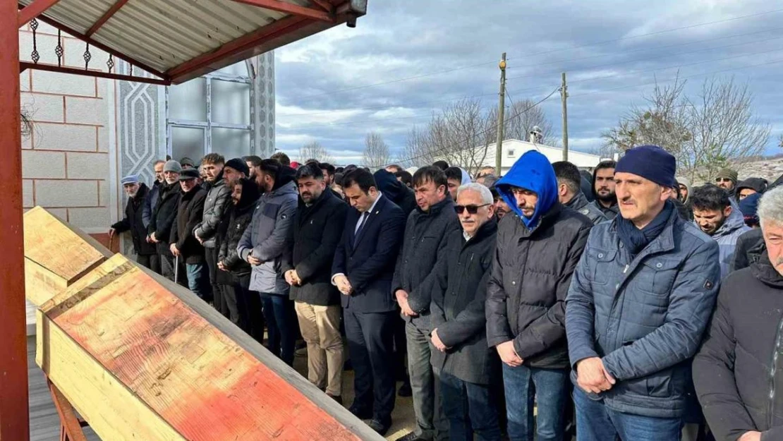 Ordu'da dereye uçan otomobilde hayatını kaybeden çift son yolculuğuna uğurlandı