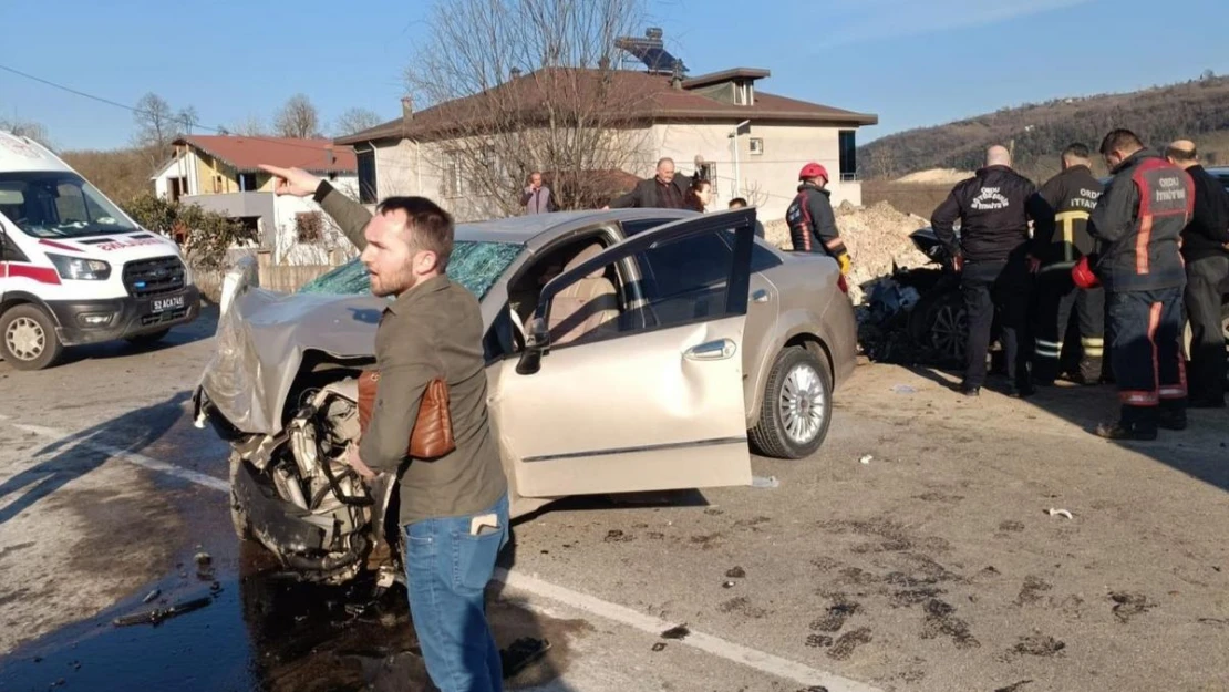 Ordu'da iki otomobil kafa kafaya çarpıştı: 2 ölü, 2 yaralı