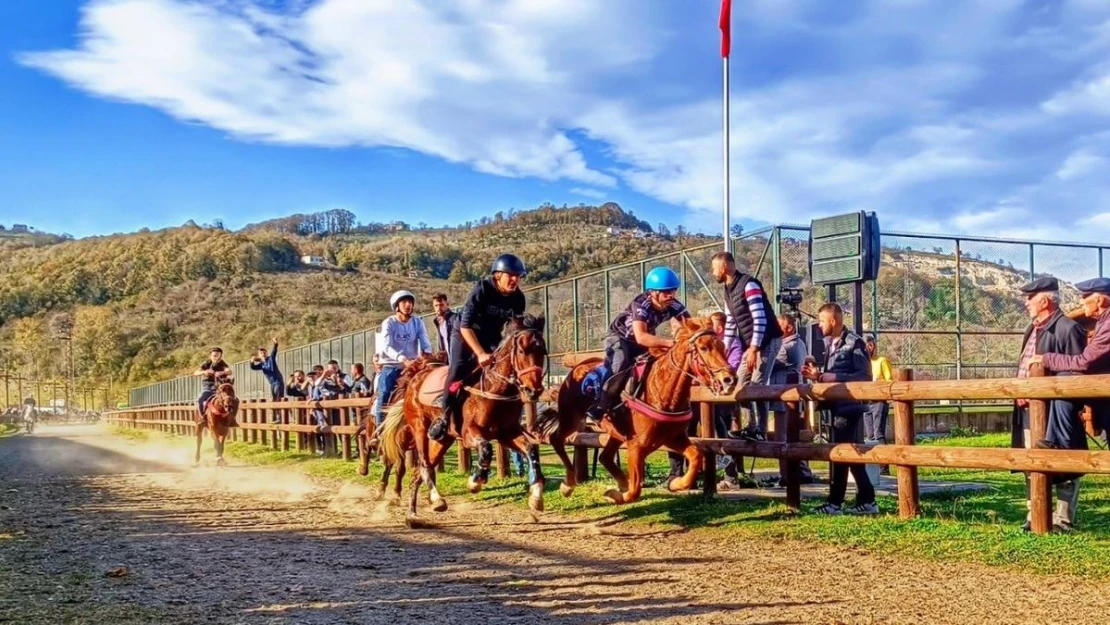 Ordu'da rahvan at yarışları rüzgarı esti