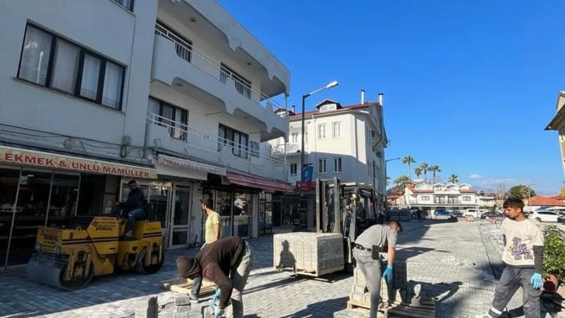 Ortaca'da yolların bakım ve onarımları yapılıyor