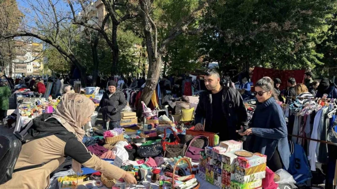 Ortaca ikinci el pazarına yoğun ilgi