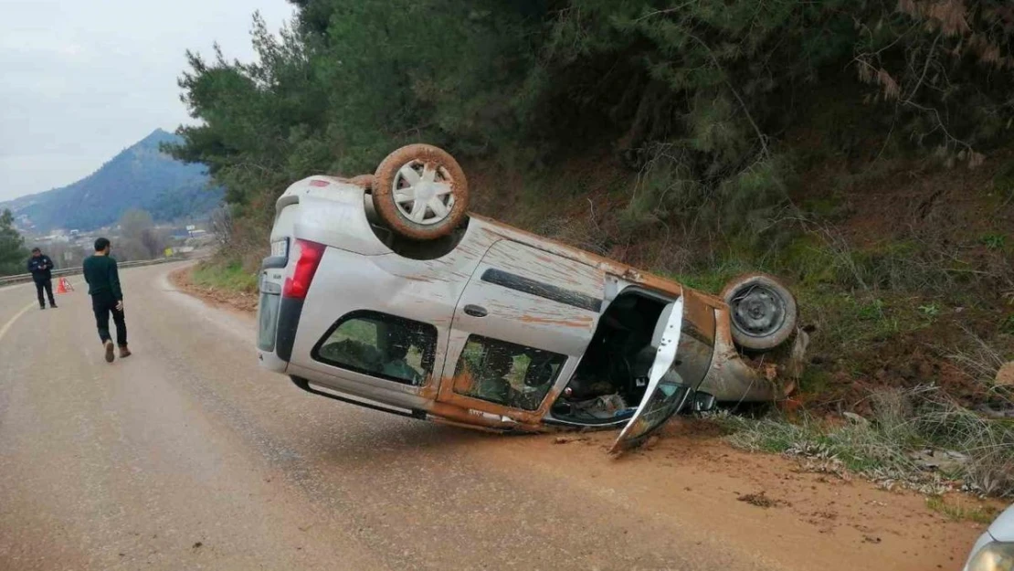 Osmaneli'de takla atan aracın sürücüsü yaralandı